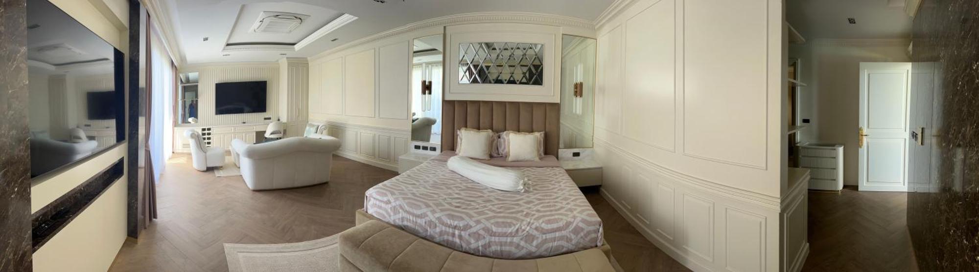 Gold Chariot 4br With Pool Phuket