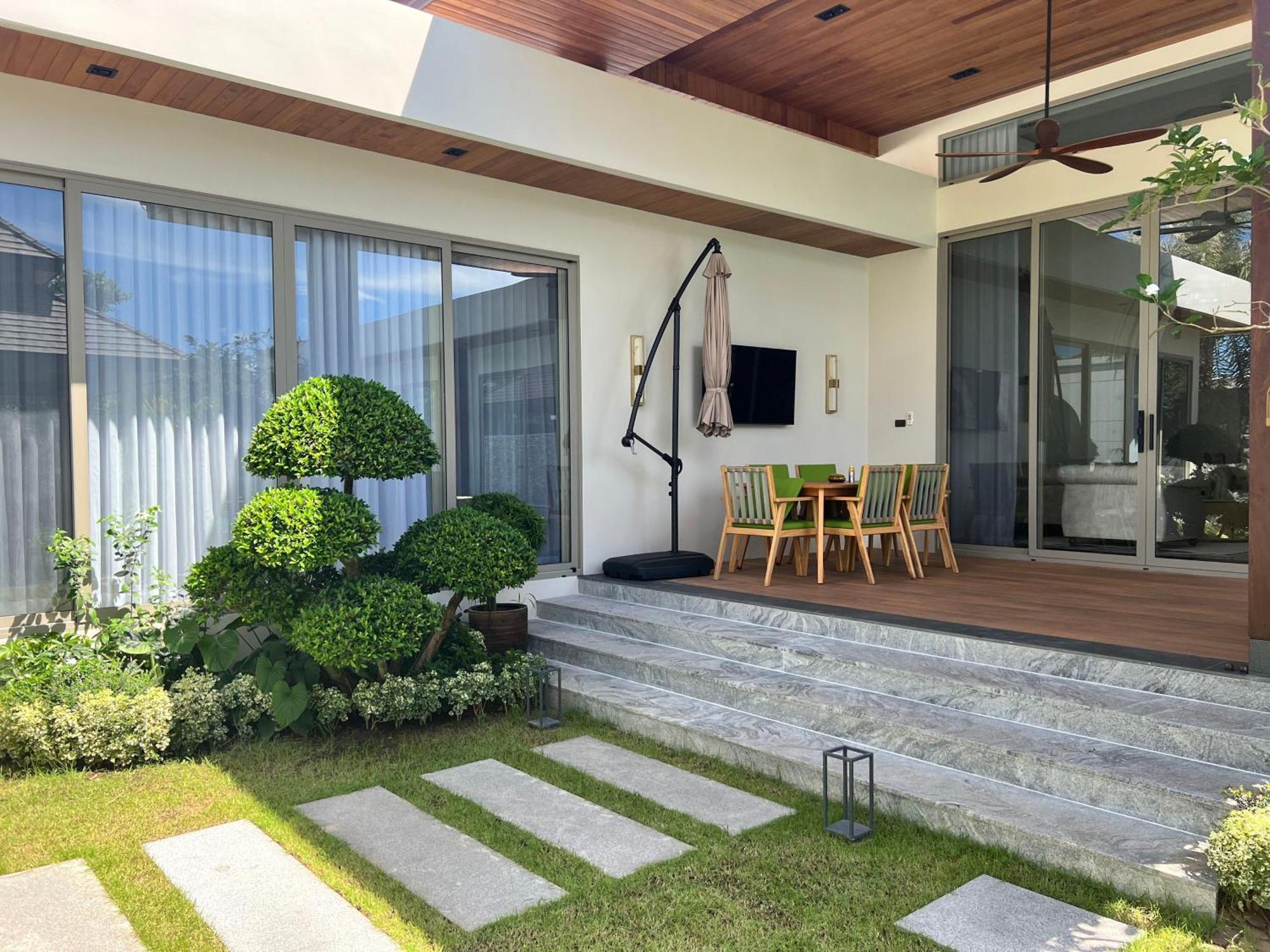 Gold Chariot 4br With Pool Phuket