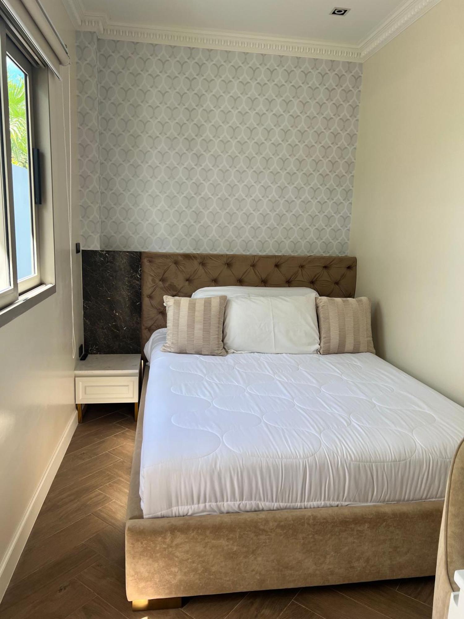 Gold Chariot 4br With Pool Phuket